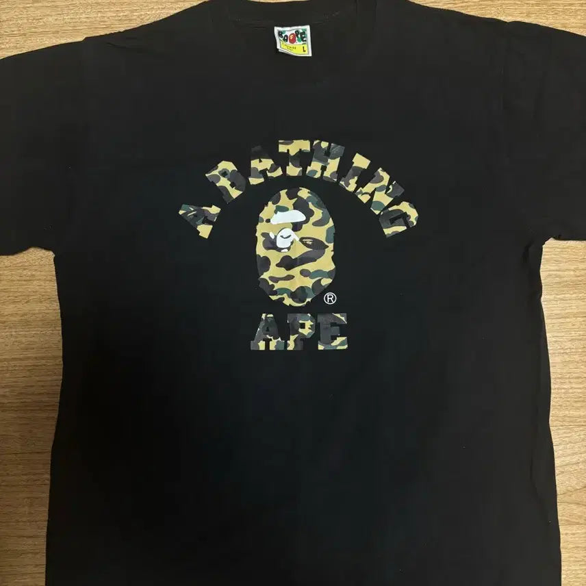 [BUNJANG] BAPE First Camo College T-Shirt Black Yellow L / 베이프 반팔