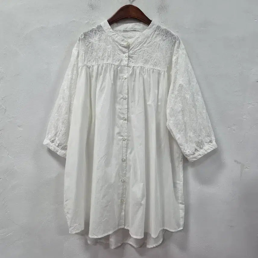 [BUNJANG] White Embroidered Blouse / 블라우스 화이트 자수