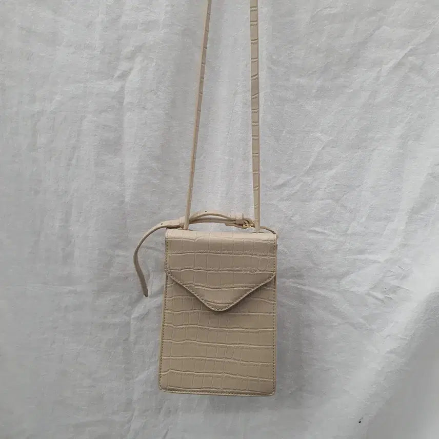 [BUNJANG] Mini Crocodile Pattern Crossbody Bag - Beige / 악어 패턴 미니 크로스백 베이지