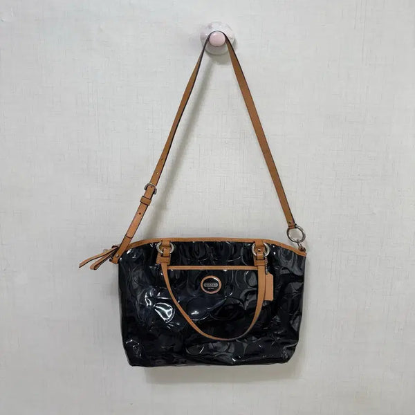 [BUNJANG] Coach Black Enamel Tote Bag Crossbody Bag Leather Payton Embossing Signature / 코치 블랙 에나멜 토트백 크로스백 가방 레더 페이튼 엠보싱 시그니처