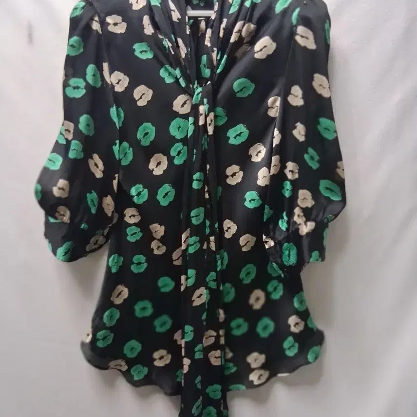[BUNJANG] Lip Pattern Silk Blouse Shirt XS / 블라우스 립 패턴 실크 셔츠 XS