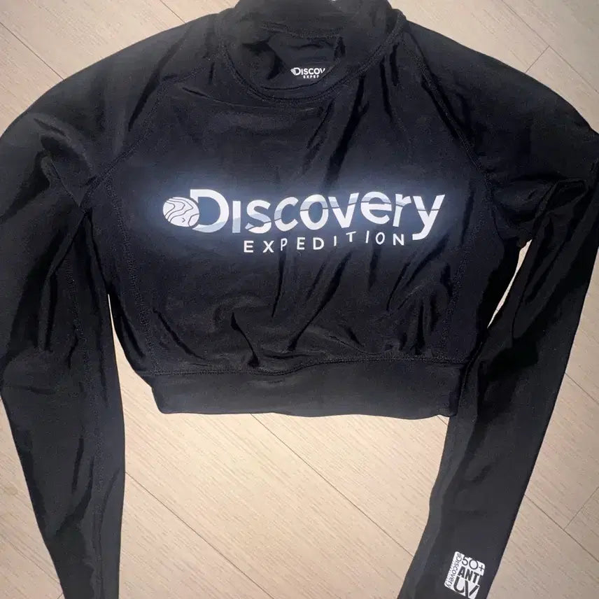 [BUNJANG] Discovery Cropped Rash Guard / 디스커버리 크롭 레쉬가드