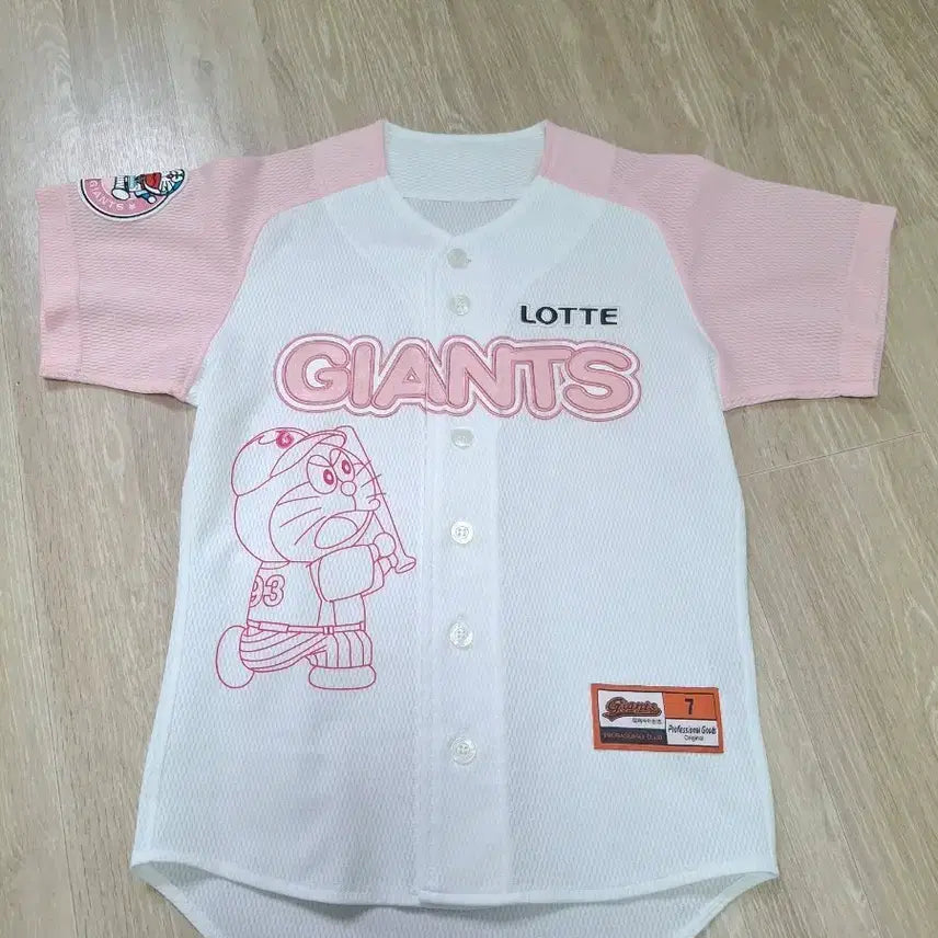 [BUNJANG] Lotte Giants Doraemon Professional Baseball Uniform Size 44 / 롯데자이언츠 핑크 도라에몽 프로페셔널 44사이즈 유니폼