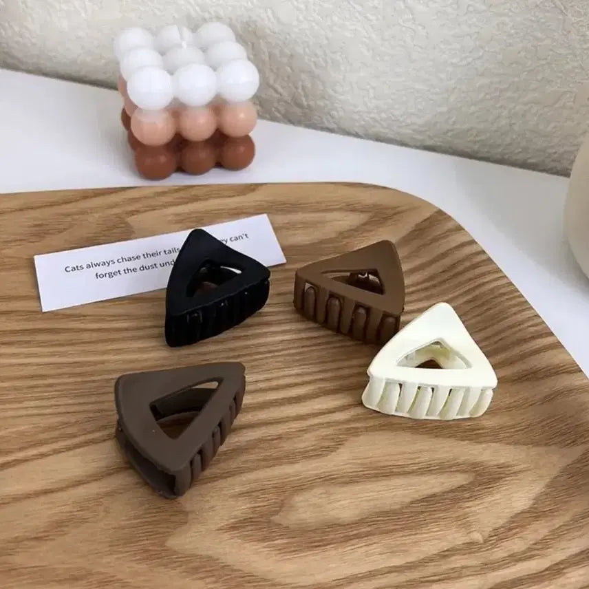 [BUNJANG] Triangle Hair Claw Clip Set - 4 Colors / 트라이앵글 헤어 집게핀 블랙/브라운/커피/아이보리 4컬러 일괄(새상품)