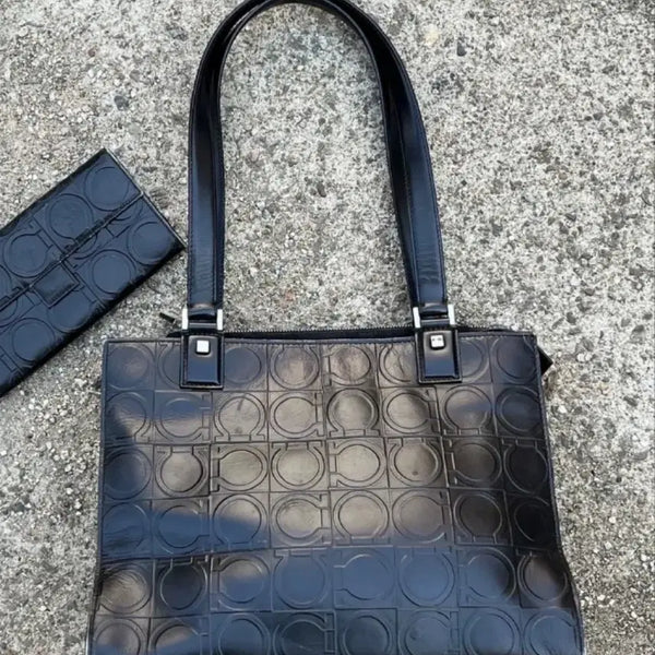[BUNJANG] Salvatore Ferragamo Gancini Leather Tote Bag / 페라가모 간치니 레더 도트백
