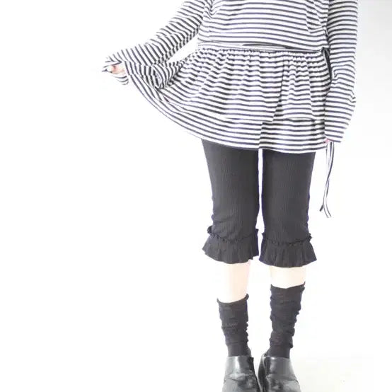 [BUNJANG] HippidyDPY 7-Part Frill Pants Black / 히피디피 7부 프릴 팬츠 블랙