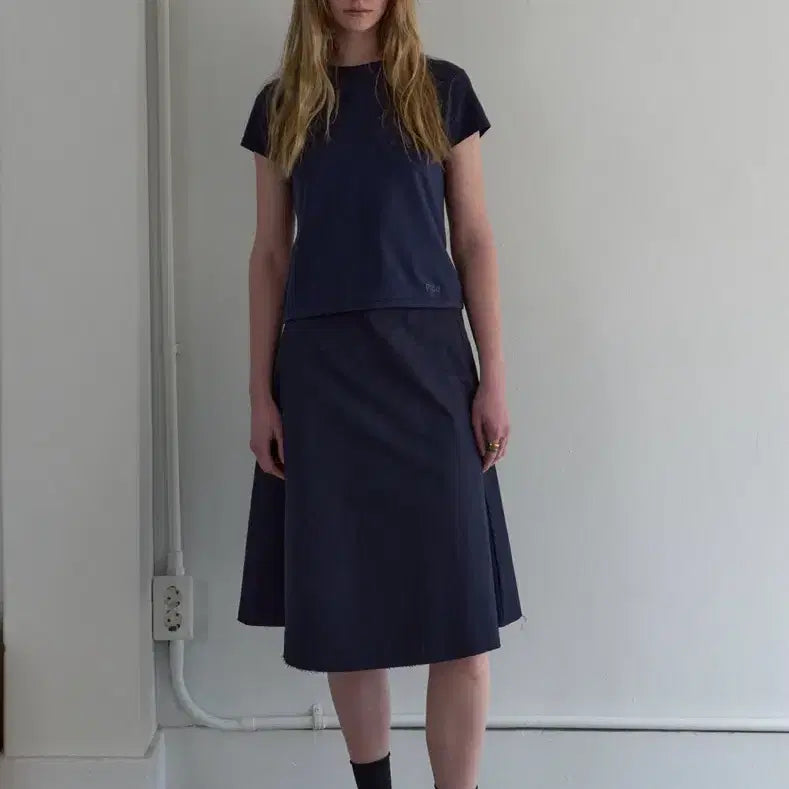 [BUNJANG] Pica Back Pleated Midi Skirt Navy / 파이카 백 플리츠 미디 스커트, 네이비 (pica back pleated midi skirt)