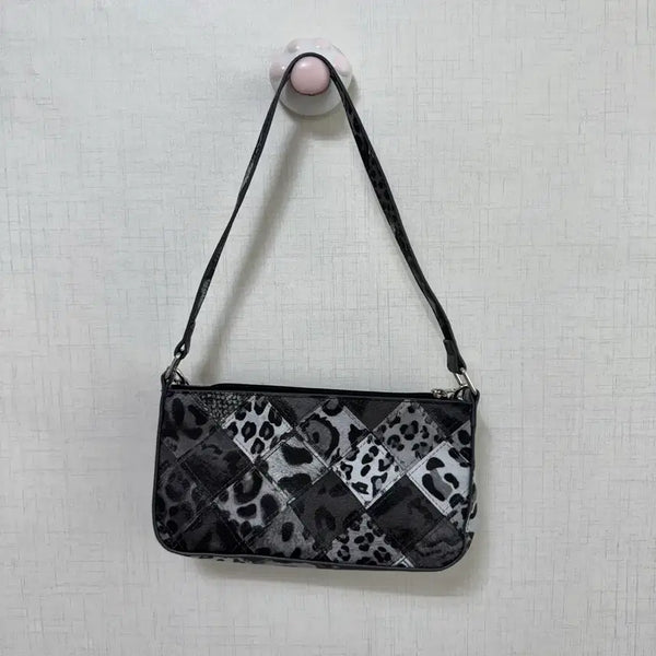[BUNJANG] Leopard Patchwork Pattern Tote Bag with Chain Shoulder Bag / 레오파드 패치워크 패턴 토트백 체인 흑백 호피 숄더백 미니 가방 갸루