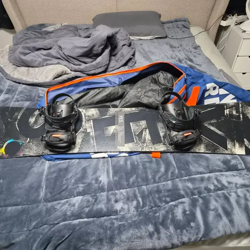 [BUNJANG] Snowboard Package: Helmet, Boots, Goggles, Board, and Bag / 스노우보드 헬멧 보드화 고글