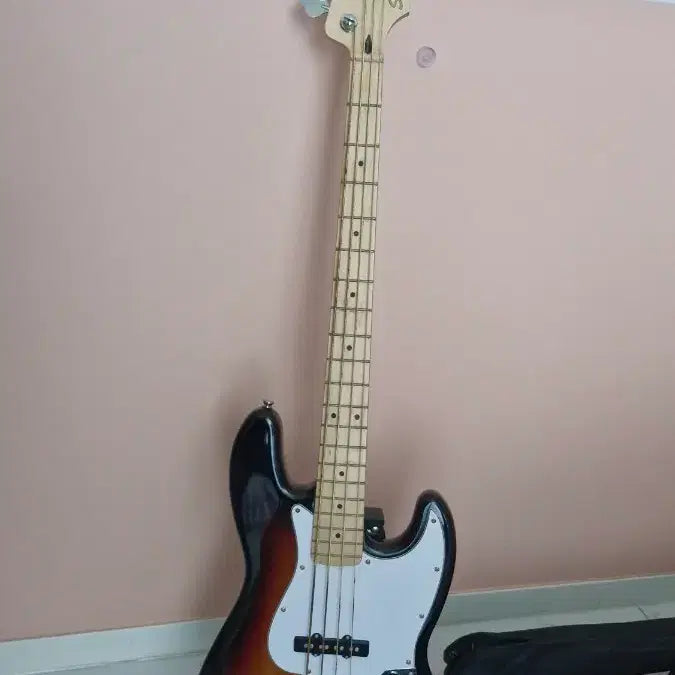[BUNJANG] Squier Fender Affinity Jazz Bass Guitar 4-String with Amplifier / [앰프포함]스콰이어 펜더 어피니티 재즈 베이스 기타 4현 (급처)