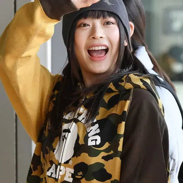 [BUNJANG] NewJeans Hanni College BAPE Shark Hoodie / 뉴진스 하니 컬리지 황계 베이프 샤크 후드집업