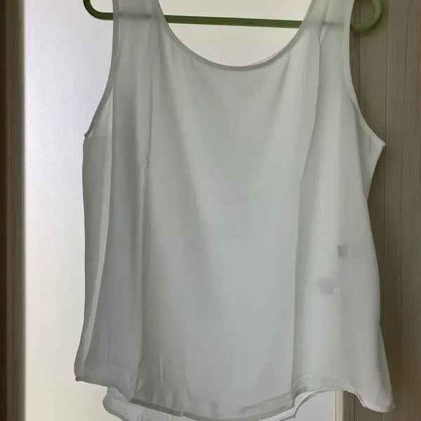 [BUNJANG] Sleeveless Blouse - New / 나시블라우스 새상품