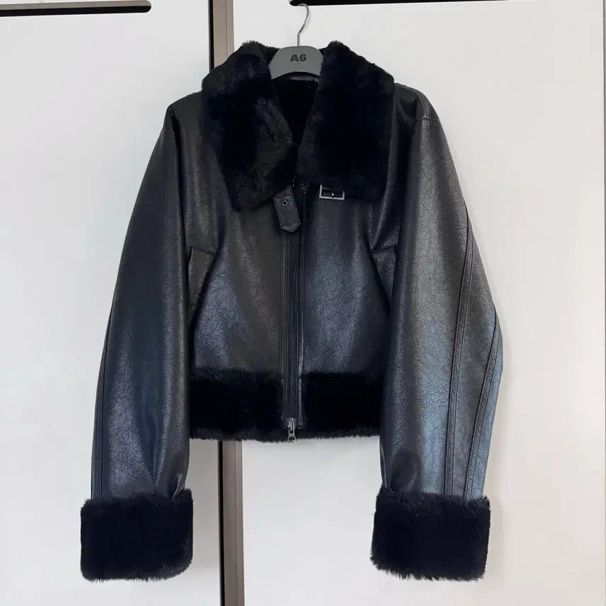 [BUNJANG] Bohemian Seoul 23FW High Neck Short Mustang Black / (하자x) 보헤미안서울 23FW 하이넥 숏 무스탕 블랙 보헴서