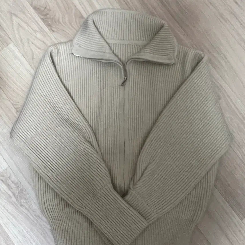 [BUNJANG] Beige Ribbed Zip-Up Knit / 베이지색 골지 집업 니트