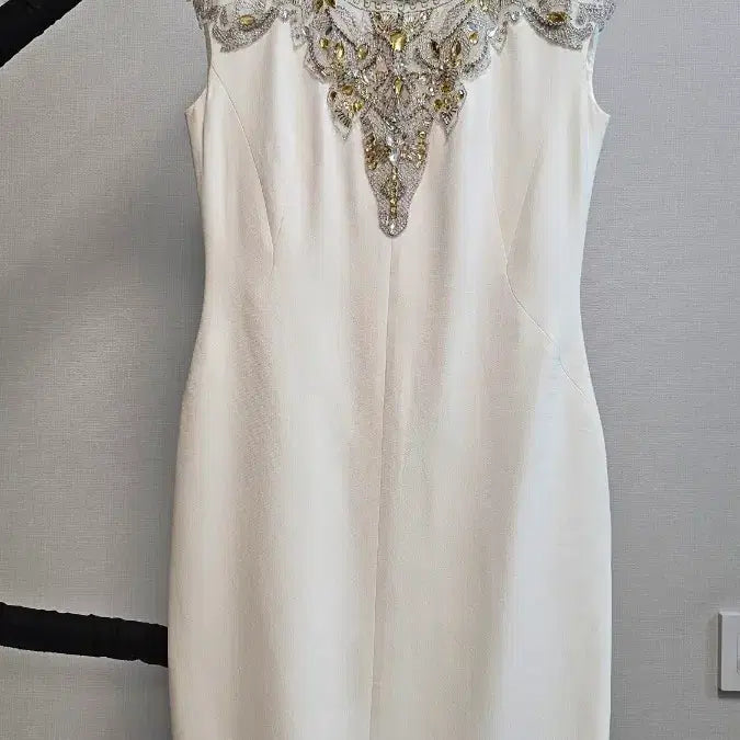 [BUNJANG] Jigott White Midi Dress with Embellished Neckline / 지고트원피스