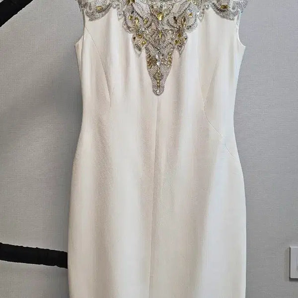 [BUNJANG] Jigott White Midi Dress with Embellished Neckline / 지고트원피스