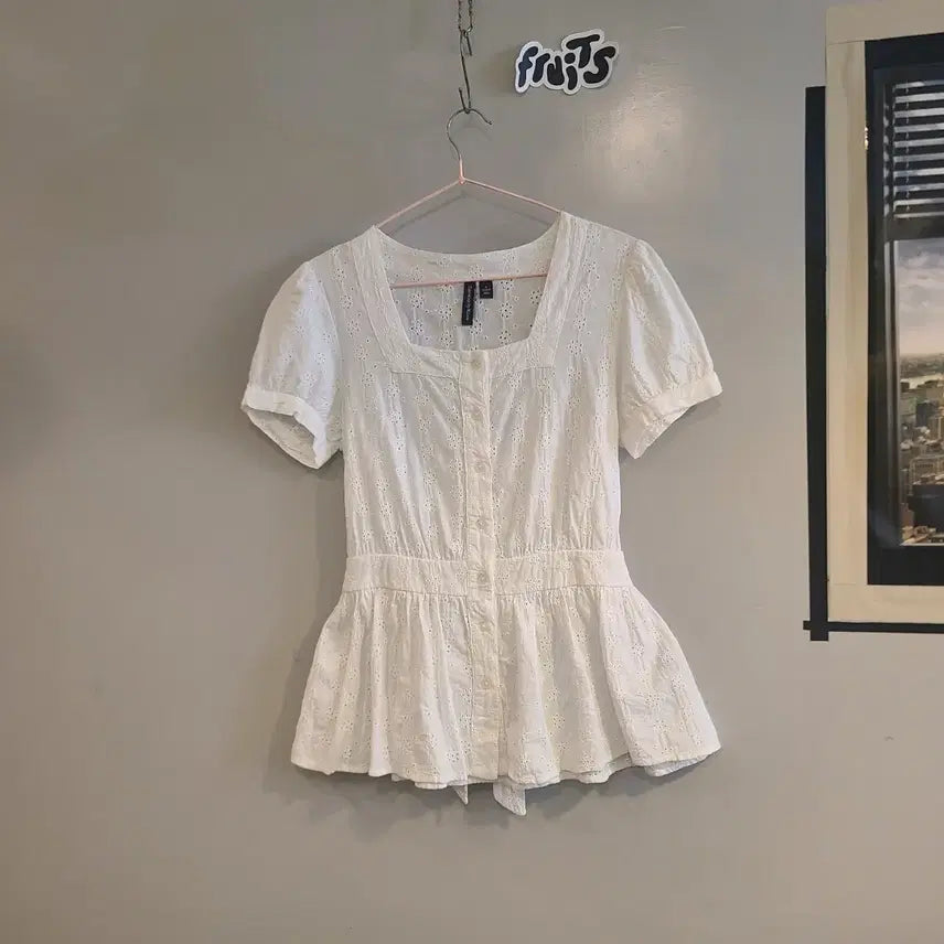 [BUNJANG] Short Sleeve Eyelet Blouse / 반팔 아일렛 블라우스