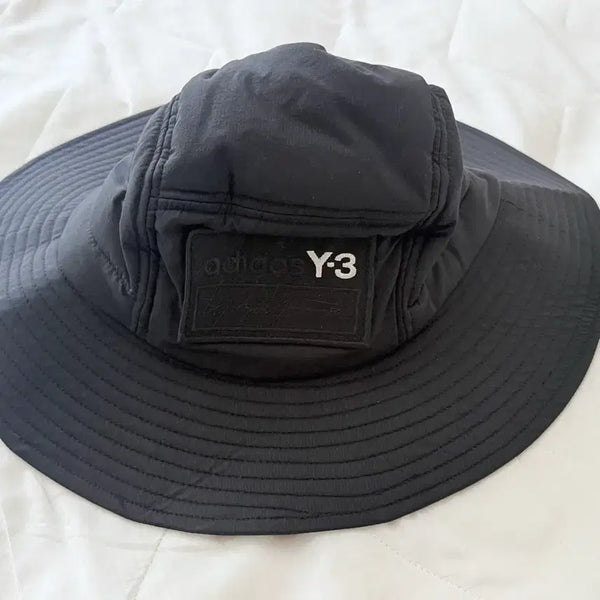 [BUNJANG] Y-3 Yohji Yamamoto Adidas Bucket Hat / 새상품) y3 y-3 요지야마모토 아이다스 버킷햇 챙모자 모자 사파리햇