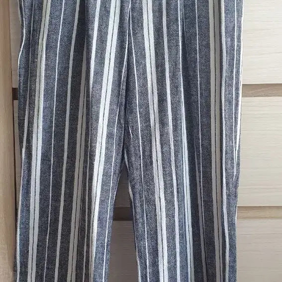 [BUNJANG] Vertical Stripe Linen Blend Pants / 세로줄무늬 바지(마 46%)
