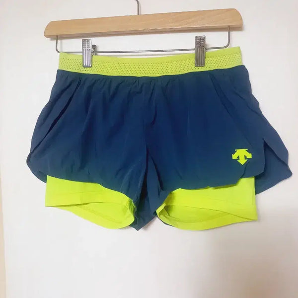 [BUNJANG] Descente Women's 2-in-1 Shorts / 데상트 여성 2in1 반바지 S 네이비/형광 옐로우