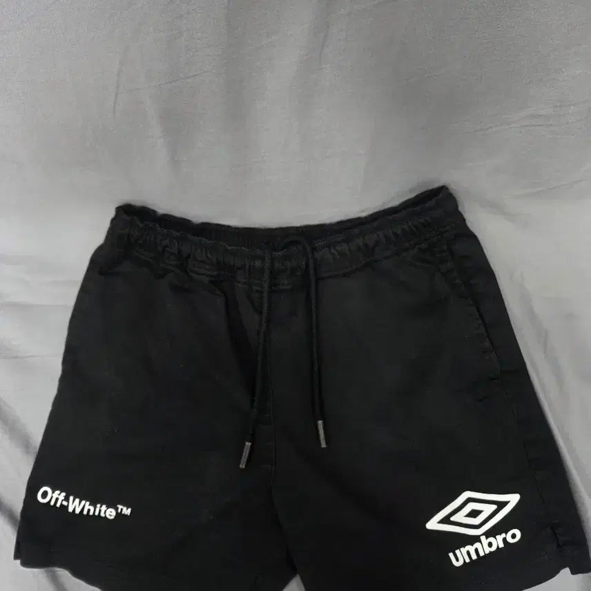 [BUNJANG] Off-White x Umbro Logo Shorts (M) / [정품] 오프화이트 x 엄브로 숏팬츠 반바지 (M사이즈)