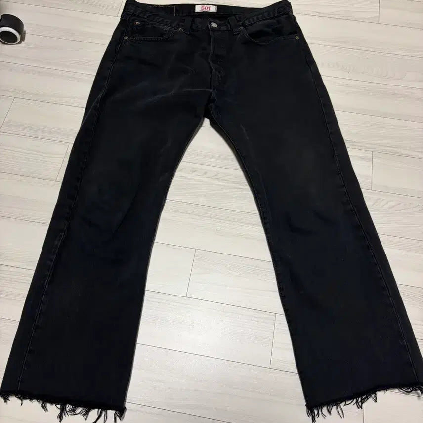 [BUNJANG] Vintage Levi's 501 Black Jeans Cut Hem Version Size 32 / 빈티지 리바이스 501 32사이즈 블랙진 밑단 커팅ver