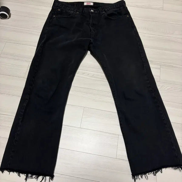 [BUNJANG] Vintage Levi's 501 Black Jeans Cut Hem Version Size 32 / 빈티지 리바이스 501 32사이즈 블랙진 밑단 커팅ver