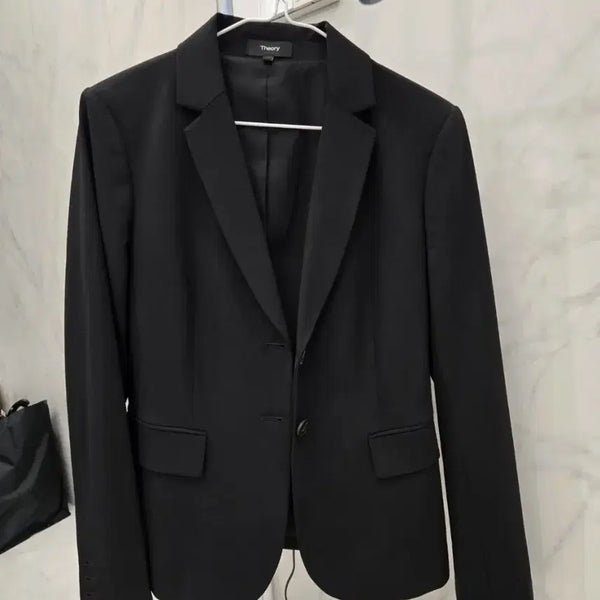 [BUNJANG] Theory Women's Classic Black Suit Set & Coach Leather Tote Bag and Wallet / 띠어리 Theory 여성 정장 세트 / 새상품급 / 클래식 블랙 &  코치 토드백과 지갑(정품)