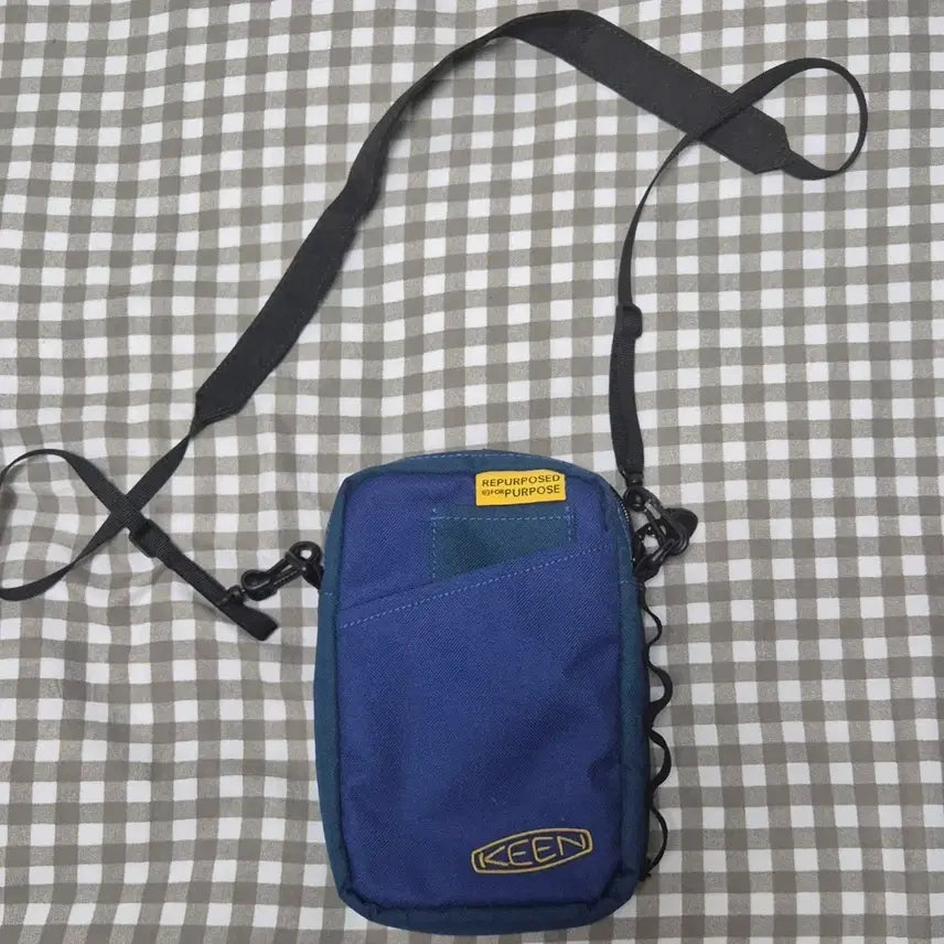 [BUNJANG] KEEN Mini Crossbody Bag / KEEN 킨 미니 크로스백