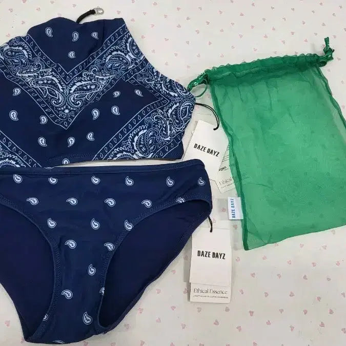 [BUNJANG] DAZE DAYZ Bandana Pattern Bikini Set / DAZE DAYZ 반다나 패턴 비키니