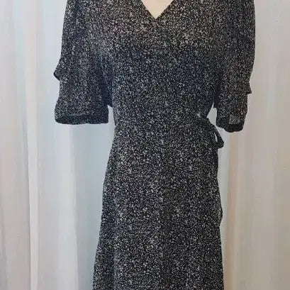 [BUNJANG] Forest Print Maxi Dress with Tie Waist / 숲원피스입니다95-104-165랩으로 끈묶는거에요상태최상가단50기장 110cm