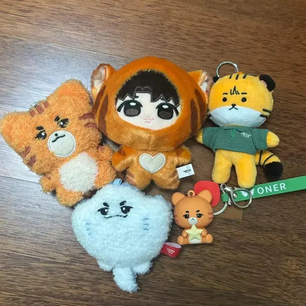 [BUNJANG] T1 Oner Plush Doll & Keychain Bundle Set / 티원 T1 오너 인형, 키링 일괄