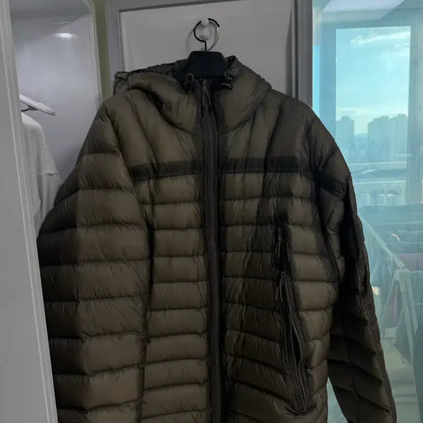 [BUNJANG] Unaffected x Kream Hooded Light Down Jumper Sand 25FW / 언어펙티드 X kream 후디드 라이트 다운 점퍼 샌드 - 25FW