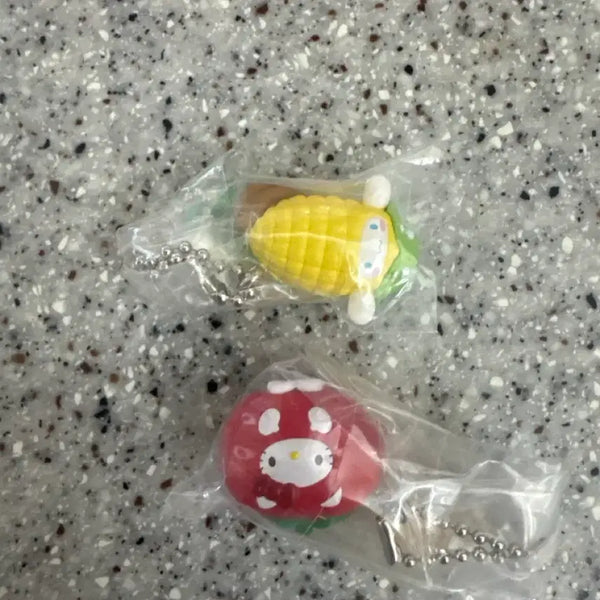 [BUNJANG] Sanrio Cinnamoroll Corn Keychain + Hello Kitty Strawberry Keychain Set / 산리오 시나모롤 옥수수 키링 + 헬로키티 딸기 키링 야채키링 일괄