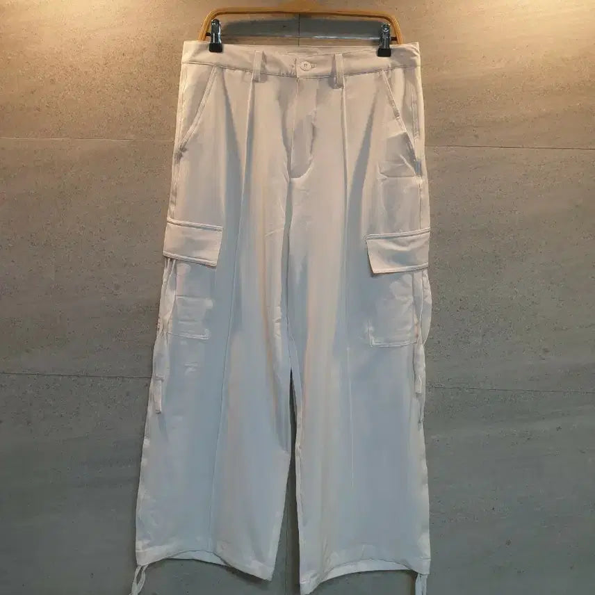 [BUNJANG] SERACE White Cargo Wide Pants / SERACE. 화이트 카고 와이드 팬츠.