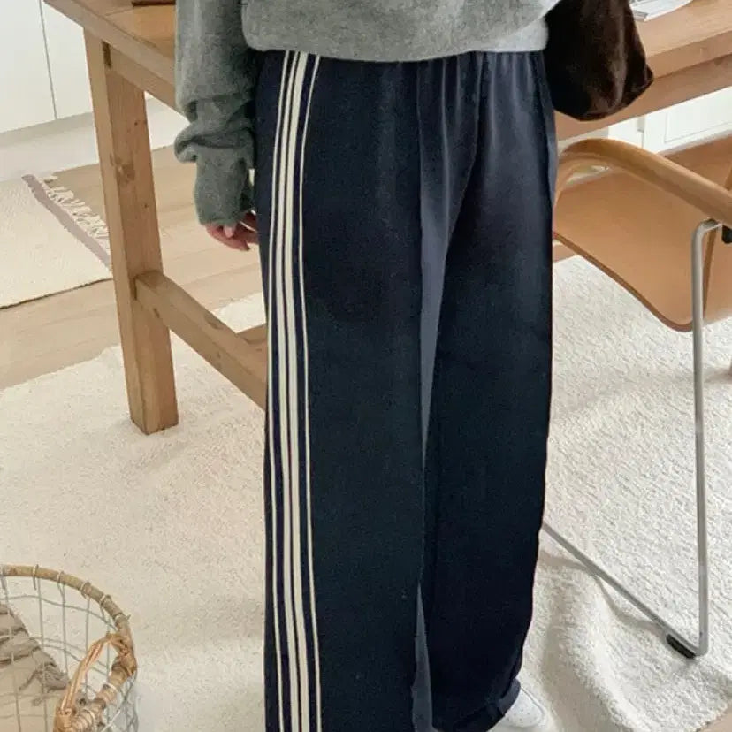 [BUNJANG] Gonmi Go Line Track Pants / 꼰미고 라인 트랙팬츠