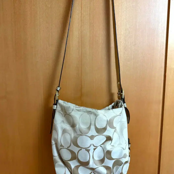 [BUNJANG] Coach Signature Jacquard Shoulder Bag / 코치 정품 시그니처 자카드 숄더백