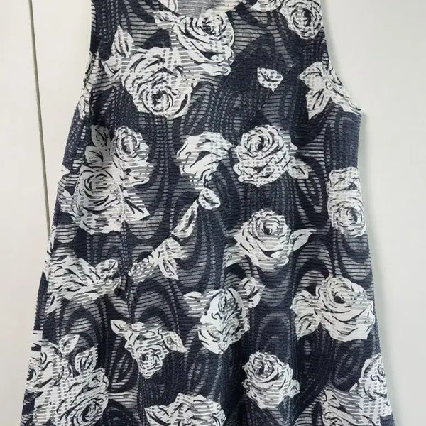 [BUNJANG] Sleeveless Rose Pattern Dress / 모던한 로즈 패턴 민소매 원피스