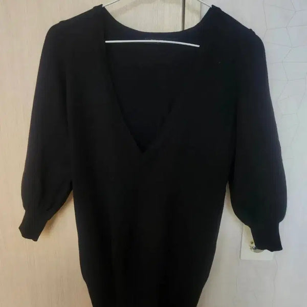 [BUNJANG] Black V-Neck Knit Sweater (Size S) / 블랙 브이넥 니트
