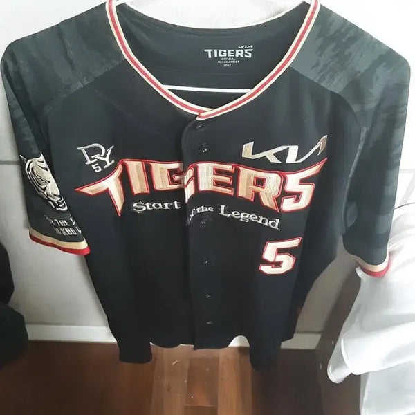 [BUNJANG] Kia Tigers Kim Do-young 10-10 Anniversary Jersey L / 기아타이거즈 김도영 10-10(텐텐) 기념유니폼 L