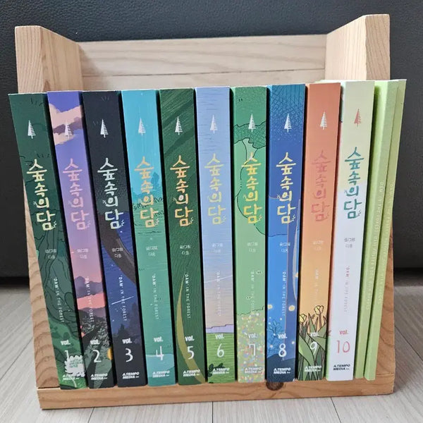 [BUNJANG] Dam in the Forest Complete Set (Including Art Book, Illustration Book, Postcards) / 숲속의 담 전권(+설정집, 일러책, 엽서)