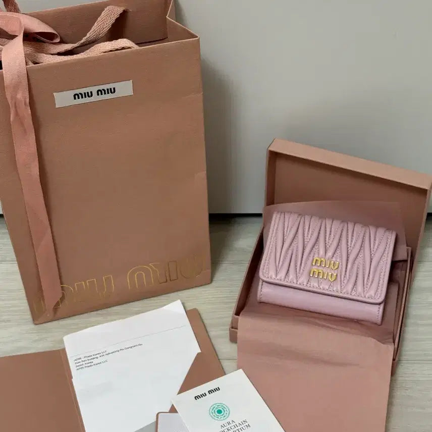 [BUNJANG] Miu Miu Matelassé Wallet Pink / <미사용 새 제품> 미우미우 마테라세 반지갑 핑크