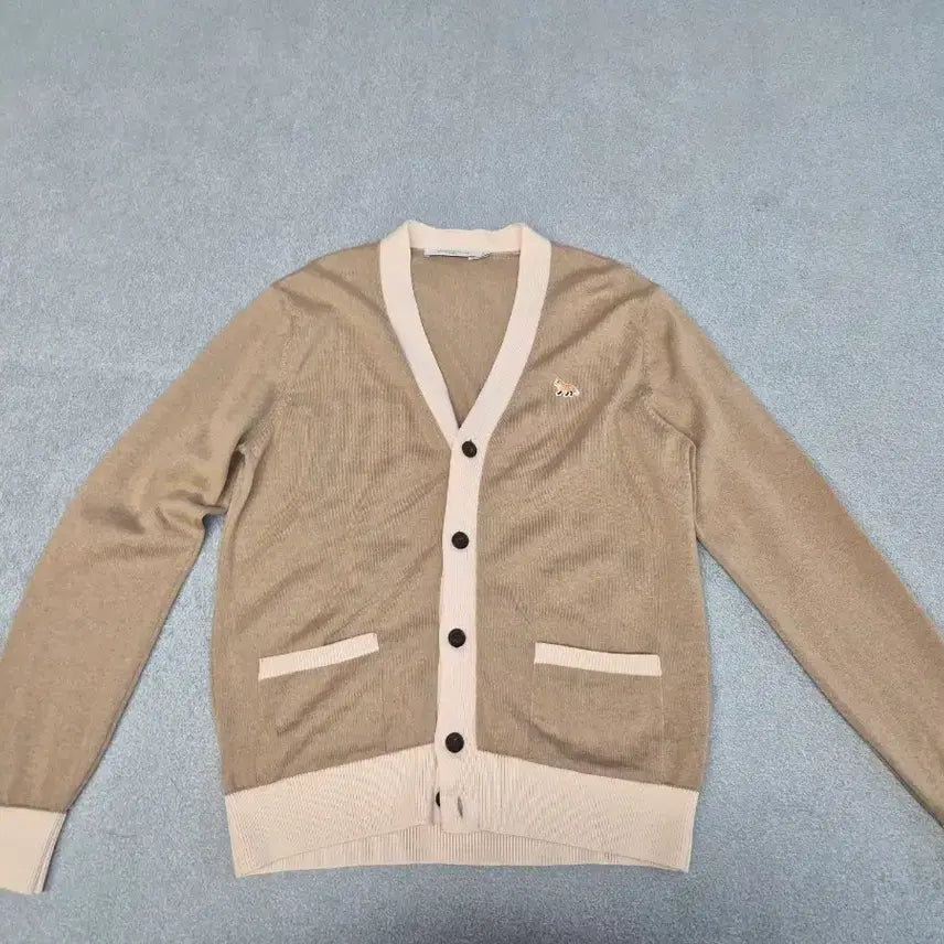 [BUNJANG] Maison Kitsuné Beige Fox Logo Cardigan / 키츠네 가디건 베이지
