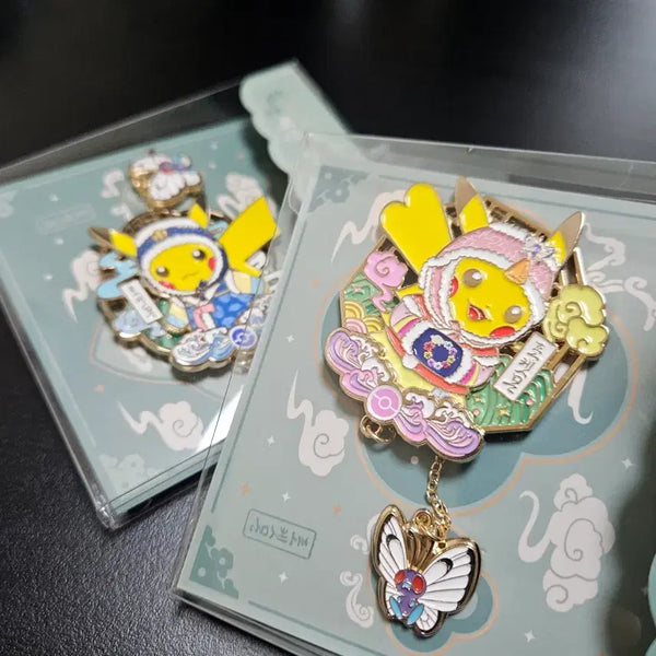 [BUNJANG] Pokemon Store Traditional Edition Chain Pin Badge Pikachu (Female, Male) Bundle Set / 포켓몬 스토어 전통에디션 체인 핀뱃지 피카츄(암컷, 수컷) 일괄