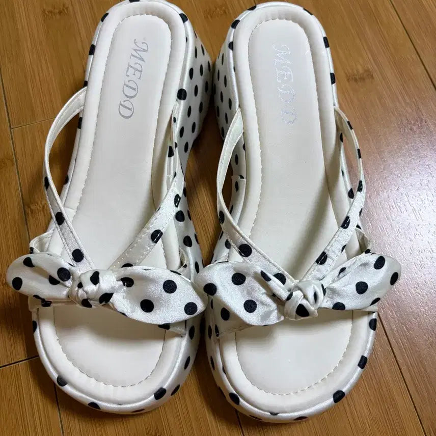 [BUNJANG] Polka Dot Ribbon Slippers / 땡땡이 리본 슬리퍼