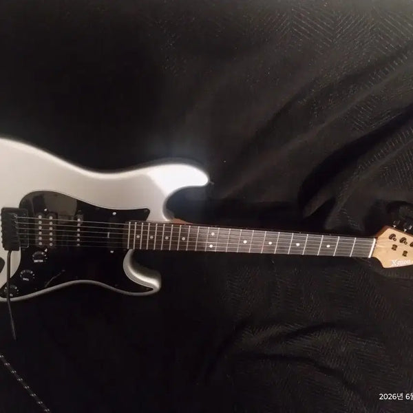[BUNJANG] Xenon GP-7 Swing Smash Electric Guitar / 입문용 연습용 기타 Xenon gp-7 스윙스매쉬