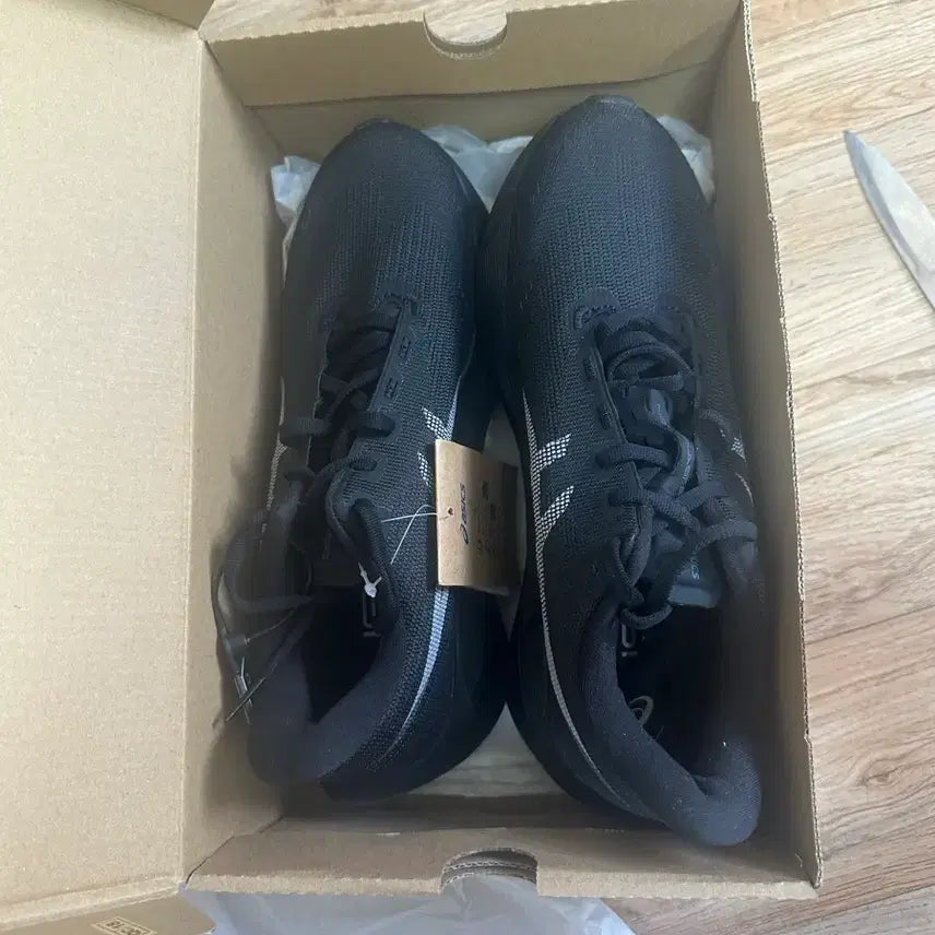 [BUNJANG] Asics Novablast 6 Black Running Shoes (Size 260) / 아식스 노바블라스트 6 블랙 (260사이즈) 세제품
