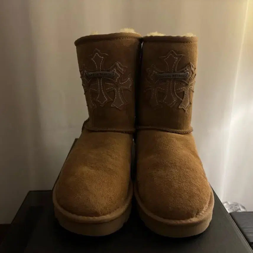 [BUNJANG] Chrome Hearts Custom UGG Boots / 크롬하츠 커스텀 어그 220