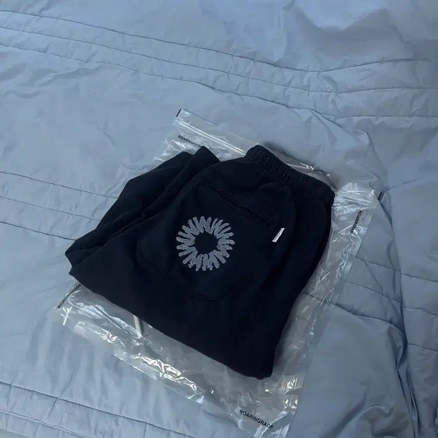 [BUNJANG] 999HUMANITY Track Bermuda Sweat Shorts Navy / 999휴머니티 트랙 버뮤다 스웻 쇼츠 (네이비)