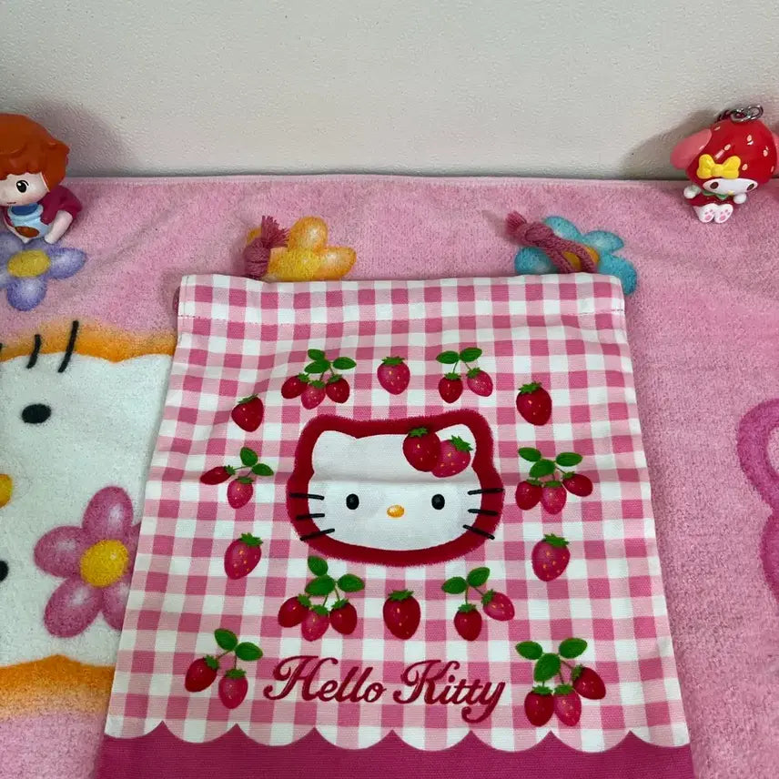 [BUNJANG] Classic Strawberry Kitty Pouch / 고전) 딸기 키티 파우치